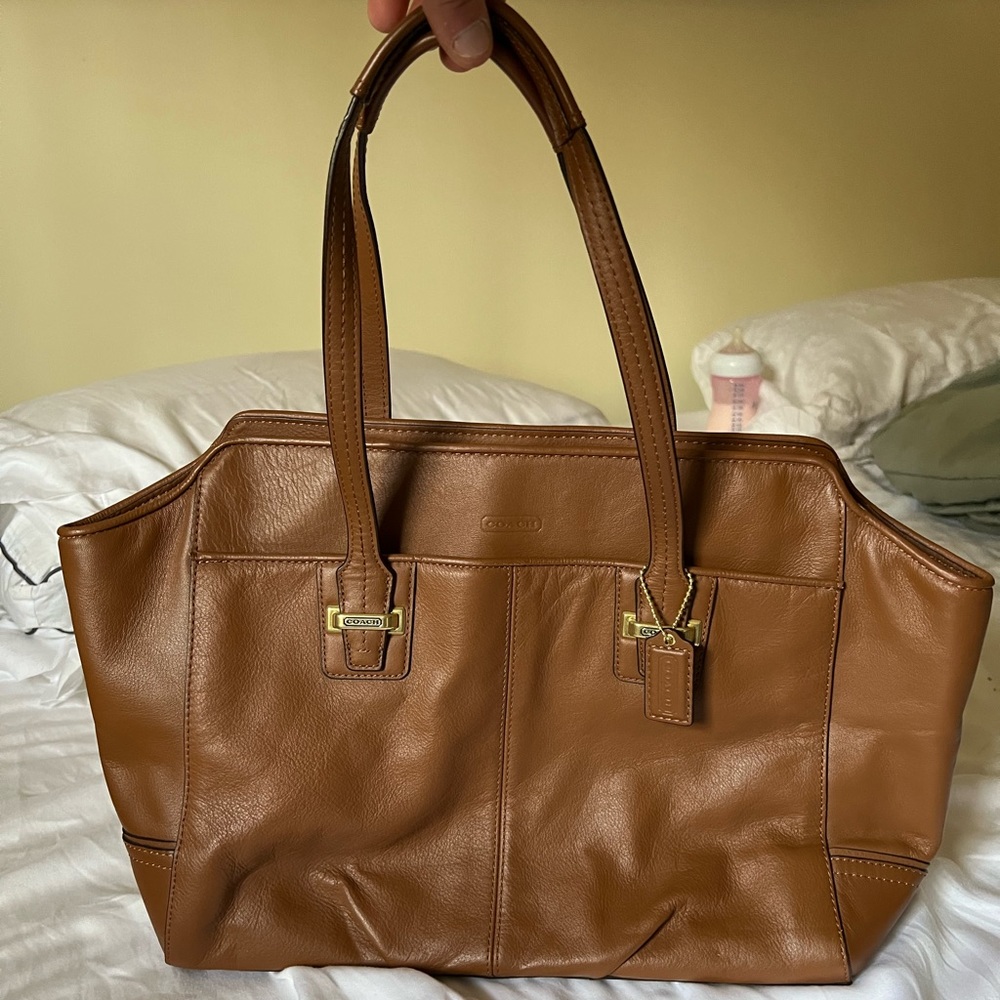 Coach handbag brown, lightly used.
